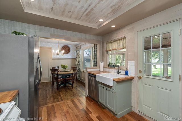 24379 Tamarack Trail, Southfield, MI 48075