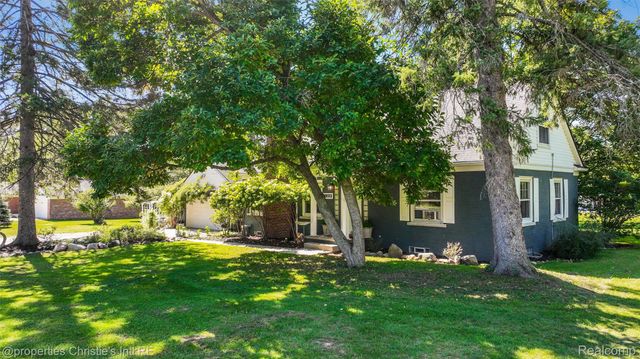 24379 Tamarack Trail, Southfield, MI 48075