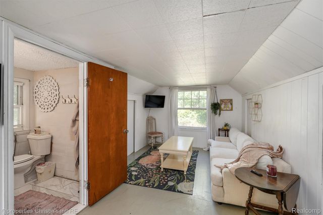24379 Tamarack Trail, Southfield, MI 48075
