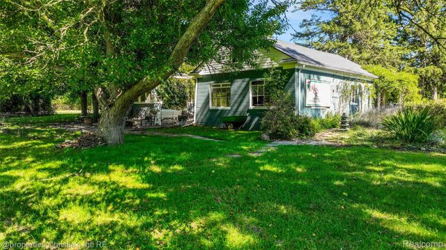 24379 Tamarack Trail, Southfield, MI 48075