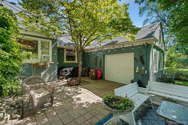 24379 Tamarack Trail, Southfield, MI 48075
