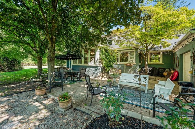 24379 Tamarack Trail, Southfield, MI 48075