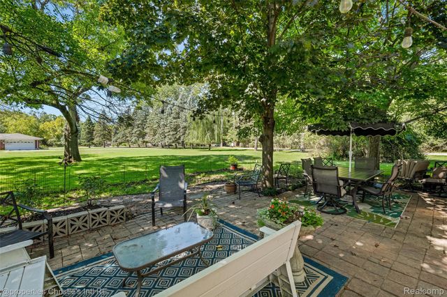 24379 Tamarack Trail, Southfield, MI 48075