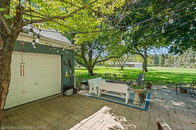 24379 Tamarack Trail, Southfield, MI 48075