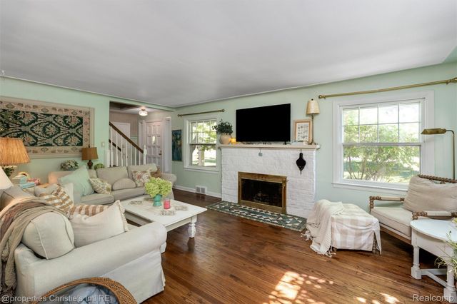 24379 Tamarack Trail, Southfield, MI 48075