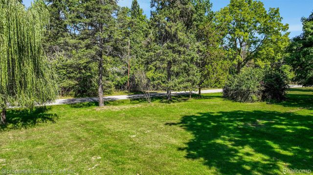 24379 Tamarack Trail, Southfield, MI 48075