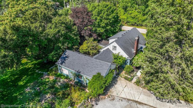 24379 Tamarack Trail, Southfield, MI 48075