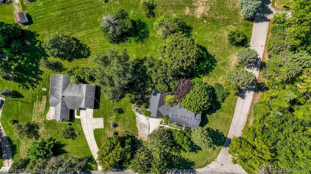 24379 Tamarack Trail, Southfield, MI 48075