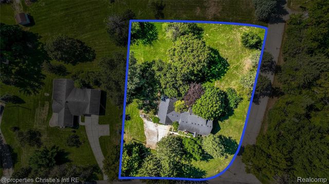 24379 Tamarack Trail, Southfield, MI 48075