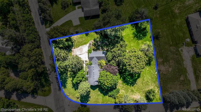 24379 Tamarack Trail, Southfield, MI 48075