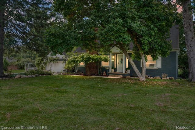 24379 Tamarack Trail, Southfield, MI 48075