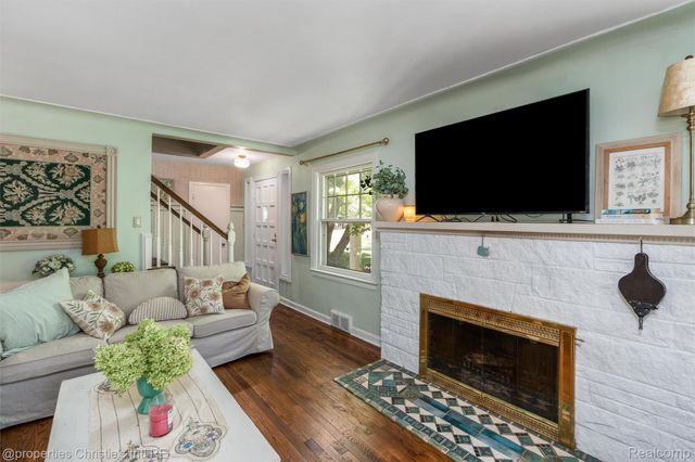 24379 Tamarack Trail, Southfield, MI 48075