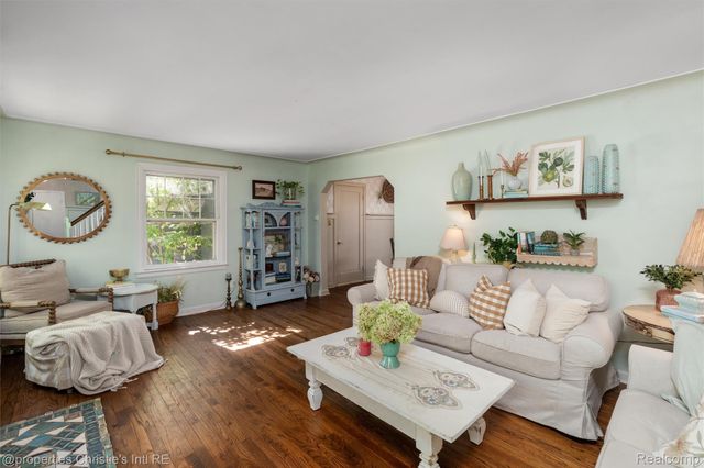 24379 Tamarack Trail, Southfield, MI 48075