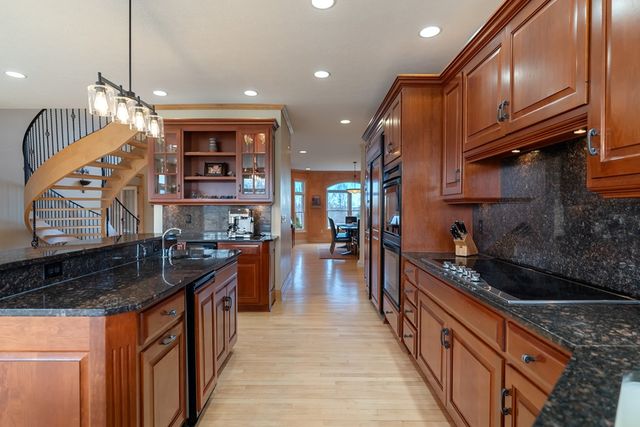 15644 NW Marshallville St, Canal Fulton, OH 44614