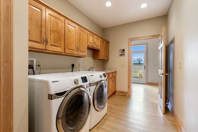 15644 NW Marshallville St, Canal Fulton, OH 44614