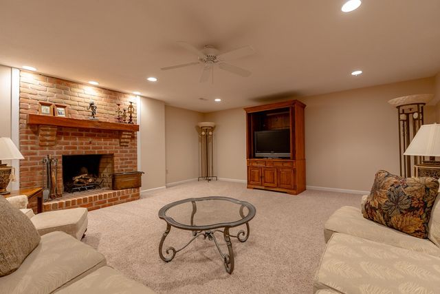 15644 NW Marshallville St, Canal Fulton, OH 44614