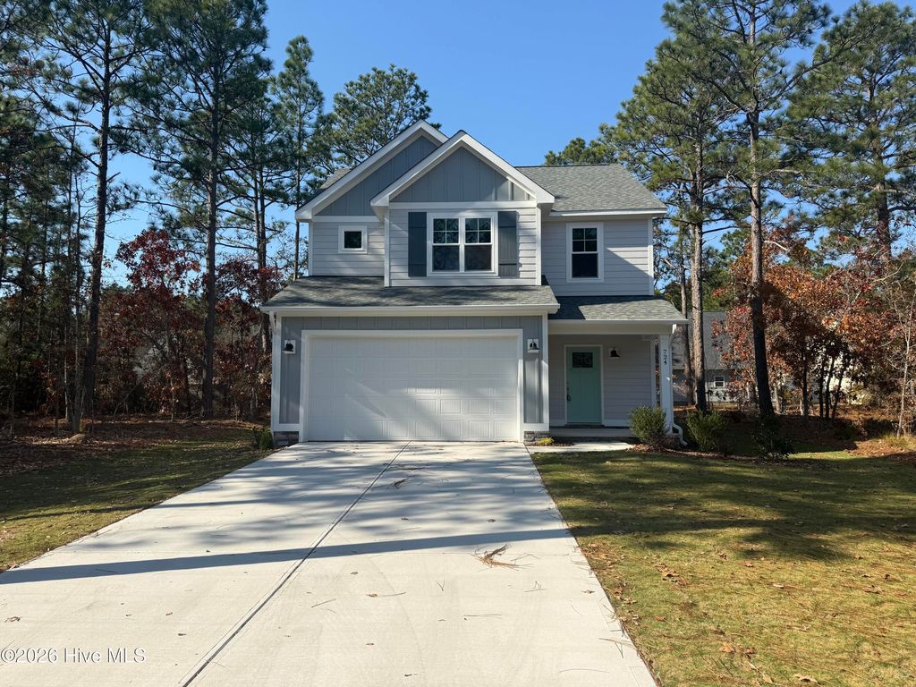 724 Blue Bird Drive, Vass, NC 28394