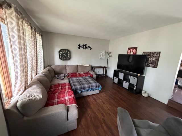 812 10th Street, De Witt, IA 52742