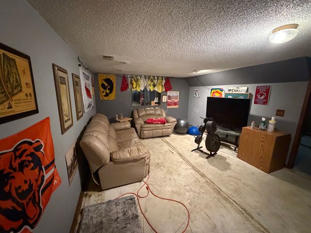 812 10th Street, De Witt, IA 52742