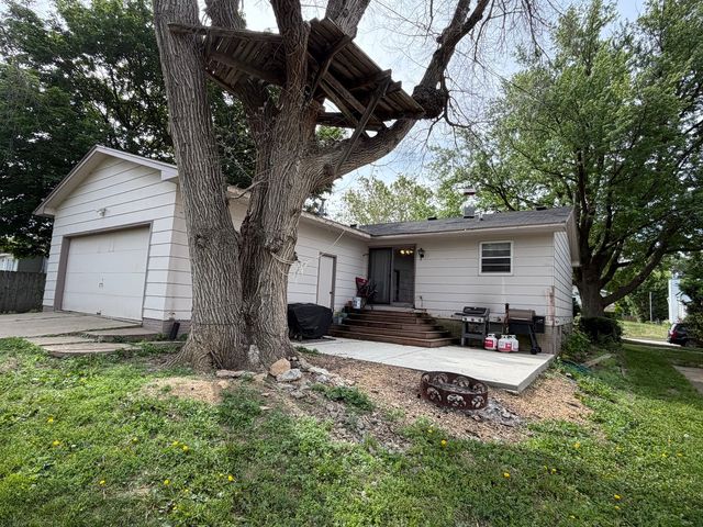 812 10th Street, De Witt, IA 52742