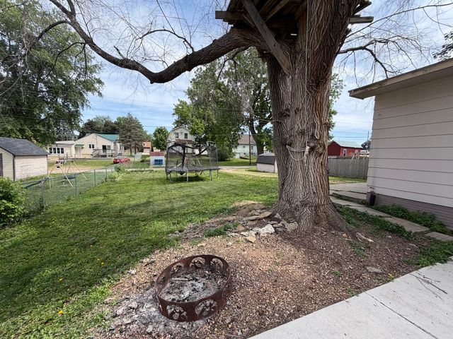 812 10th Street, De Witt, IA 52742
