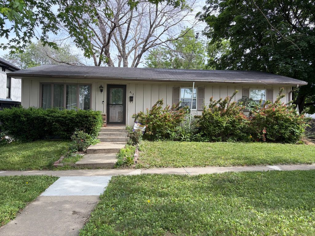 812 10th Street, De Witt, IA 52742