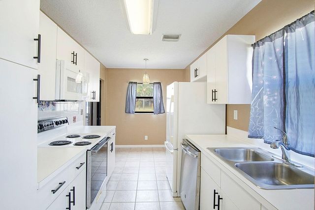 1732 W Sanderling Lane 1, Fort Pierce, FL 34982