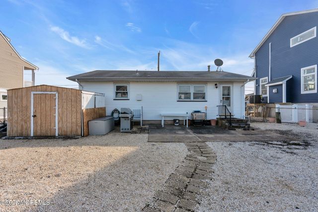 330 Cheryl Drive, Toms River, NJ 08753