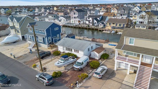 330 Cheryl Drive, Toms River, NJ 08753