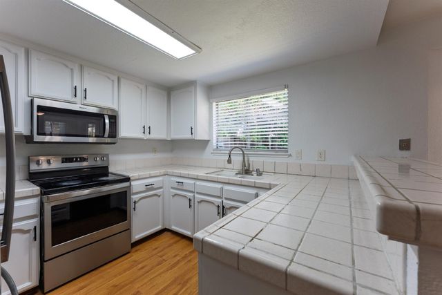 8265 Calla Way, Sacramento, CA 95828