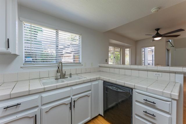 8265 Calla Way, Sacramento, CA 95828