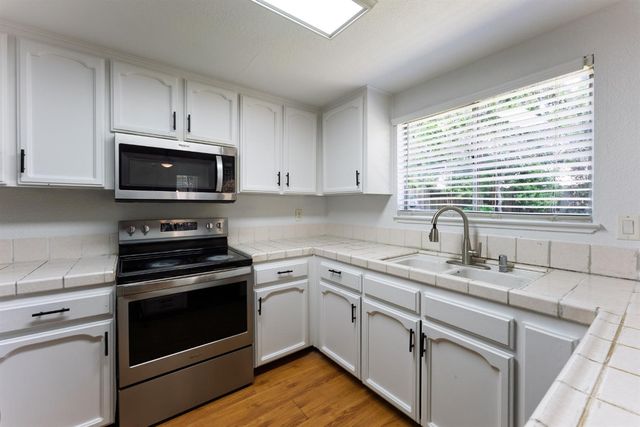 8265 Calla Way, Sacramento, CA 95828