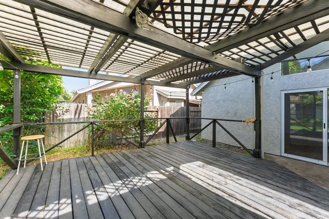 8265 Calla Way, Sacramento, CA 95828
