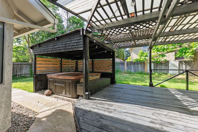 8265 Calla Way, Sacramento, CA 95828