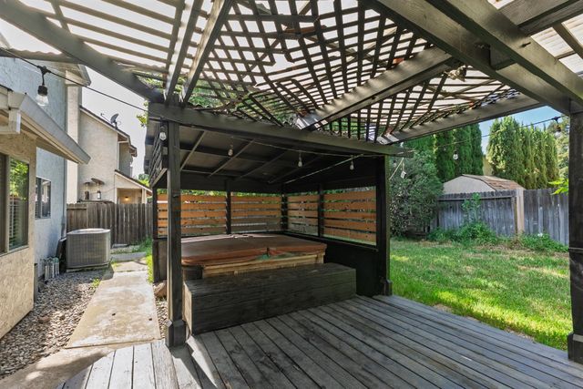 8265 Calla Way, Sacramento, CA 95828