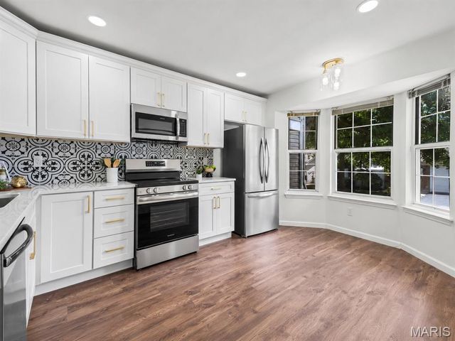 15809 Kersten Ridge Dr, Chesterfield, MO 63017