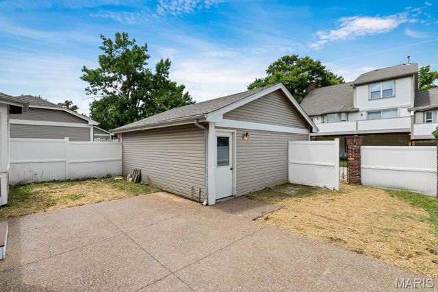 15809 Kersten Ridge Dr, Chesterfield, MO 63017