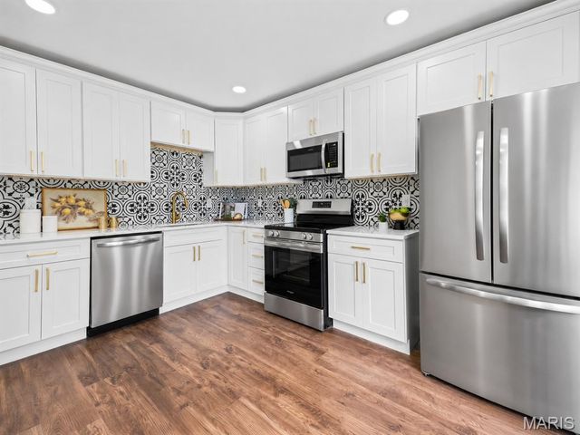15809 Kersten Ridge Dr, Chesterfield, MO 63017