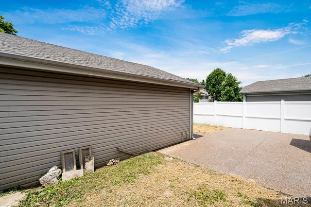 15809 Kersten Ridge Dr, Chesterfield, MO 63017