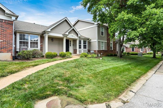 15809 Kersten Ridge Dr, Chesterfield, MO 63017