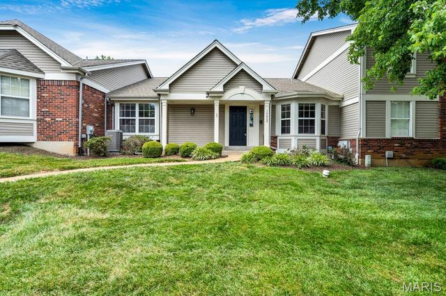 15809 Kersten Ridge Dr, Chesterfield, MO 63017