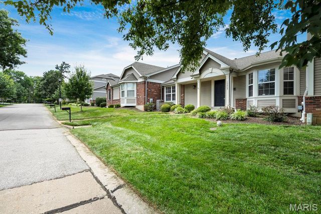 15809 Kersten Ridge Dr, Chesterfield, MO 63017