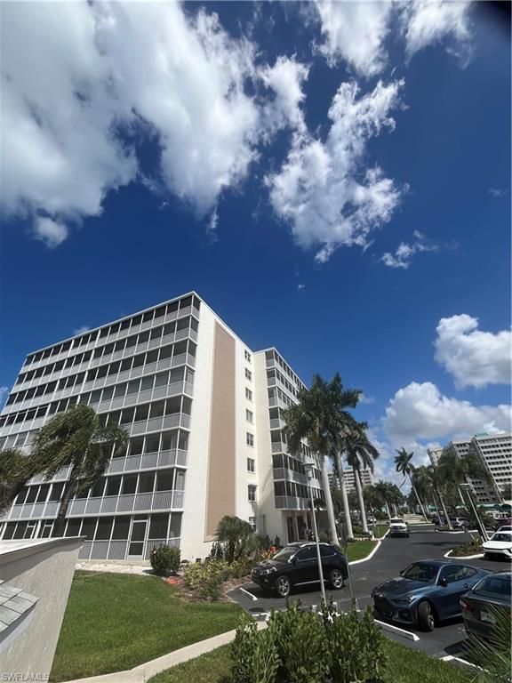3 Bluebill AVE 207, NAPLES, FL 34108 — exterior
