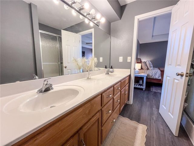 404 E Colony Avenue, East Lynne, MO 64743