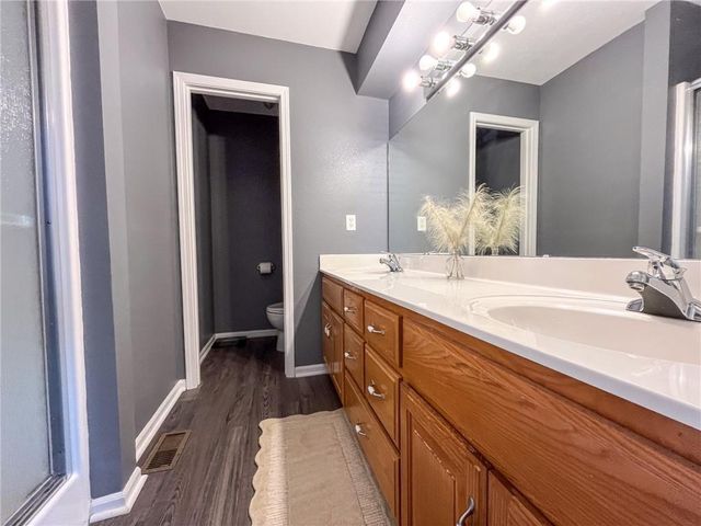 404 E Colony Avenue, East Lynne, MO 64743