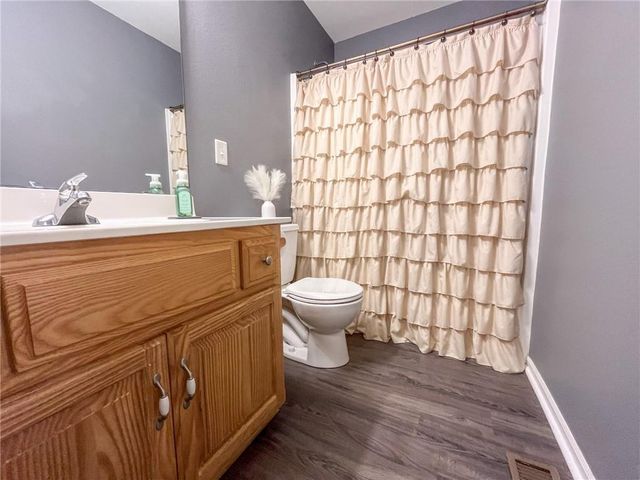 404 E Colony Avenue, East Lynne, MO 64743