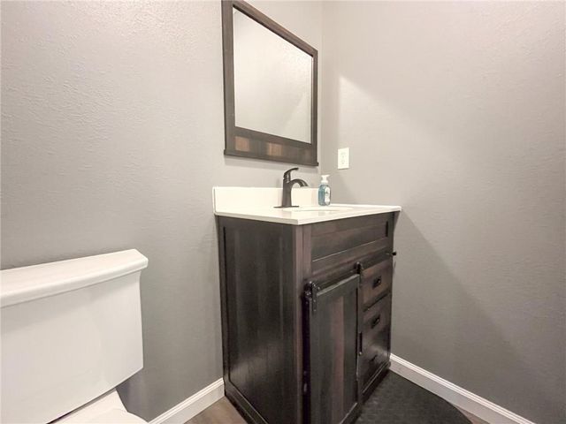 404 E Colony Avenue, East Lynne, MO 64743