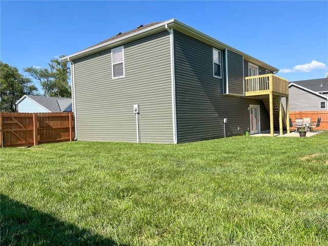 404 E Colony Avenue, East Lynne, MO 64743