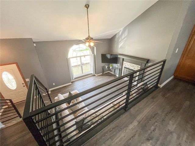 404 E Colony Avenue, East Lynne, MO 64743