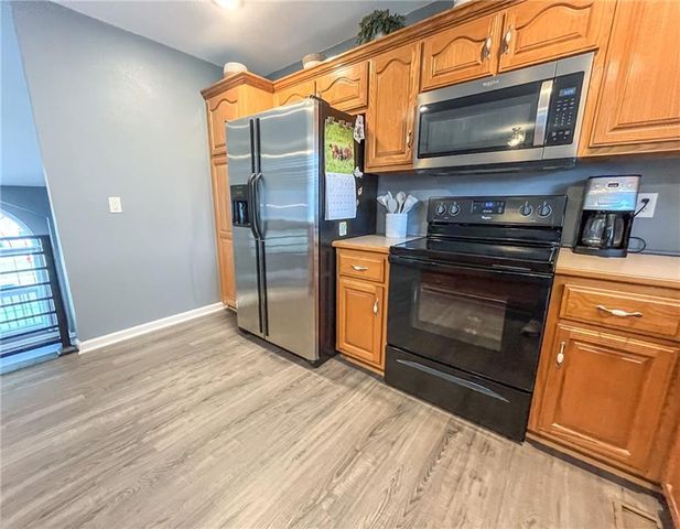 404 E Colony Avenue, East Lynne, MO 64743